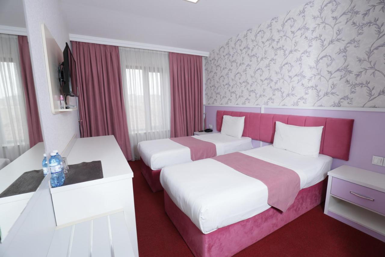 Alis Hotel Baky Esterno foto