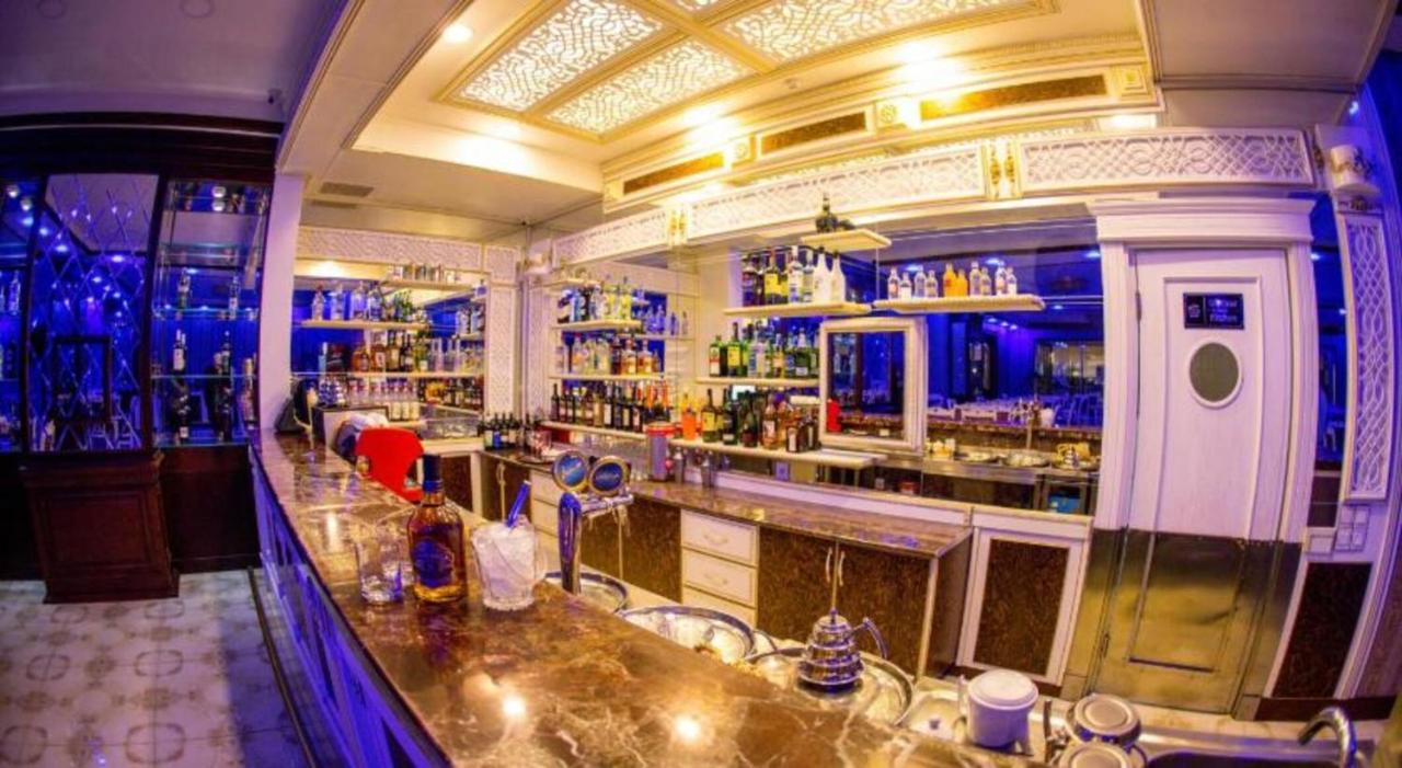 Alis Hotel Baky Esterno foto