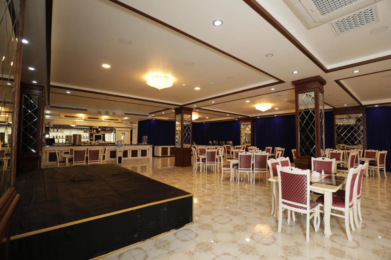 Alis Hotel Baky Esterno foto