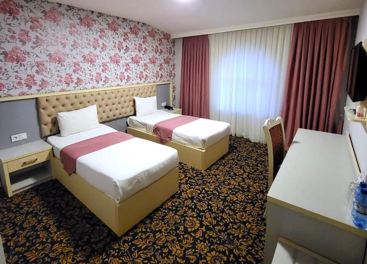 Alis Hotel Baky Esterno foto