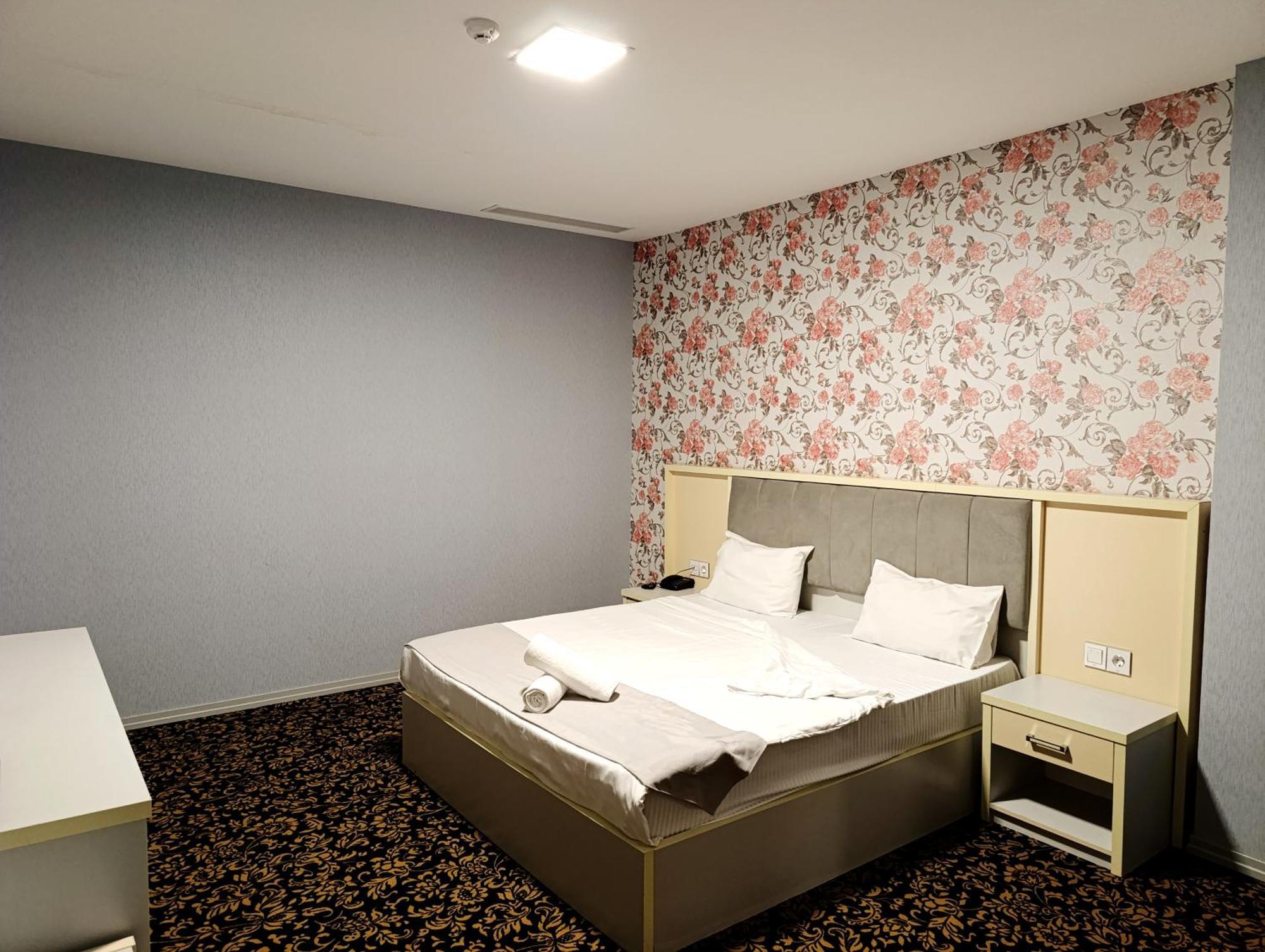 Alis Hotel Baky Esterno foto