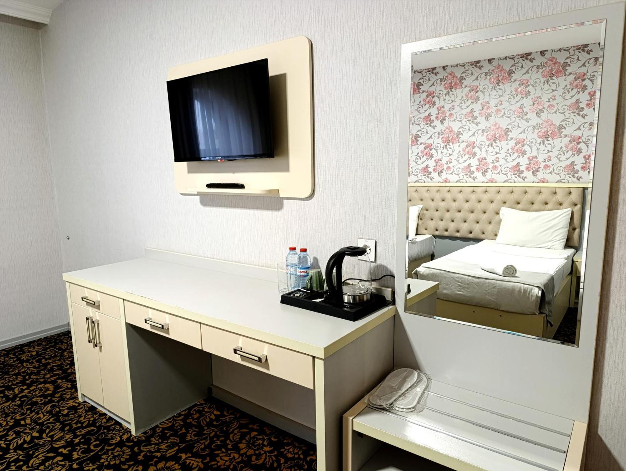 Alis Hotel Baky Esterno foto