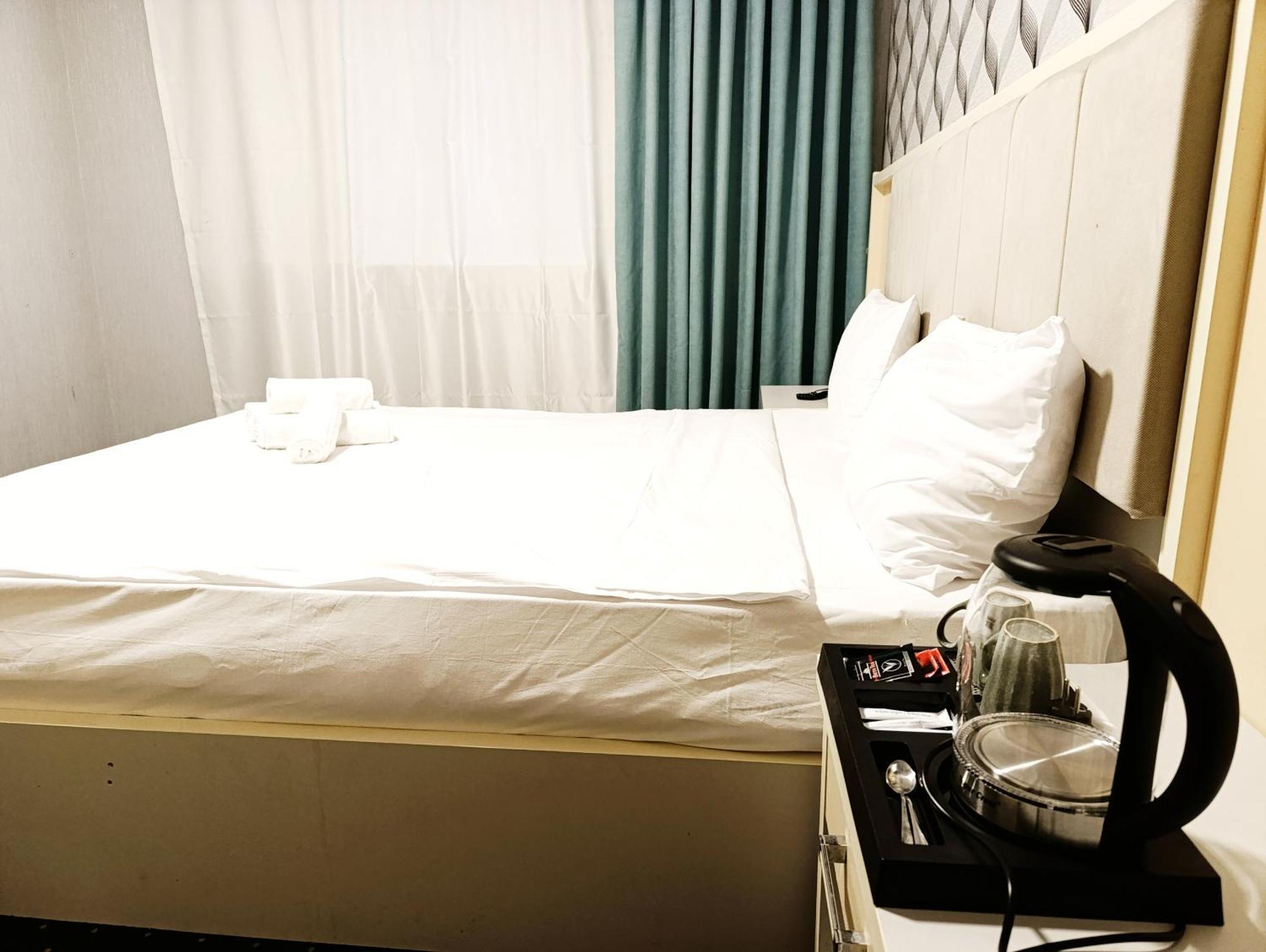 Alis Hotel Baky Esterno foto