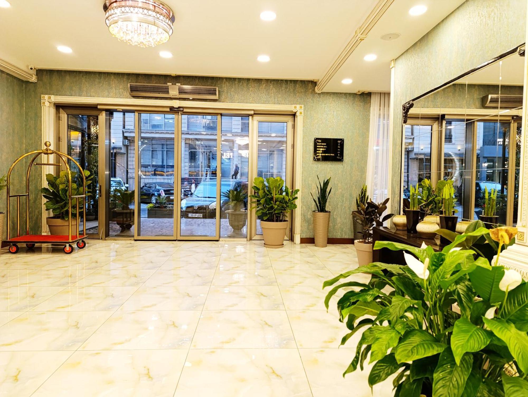 Alis Hotel Baky Esterno foto