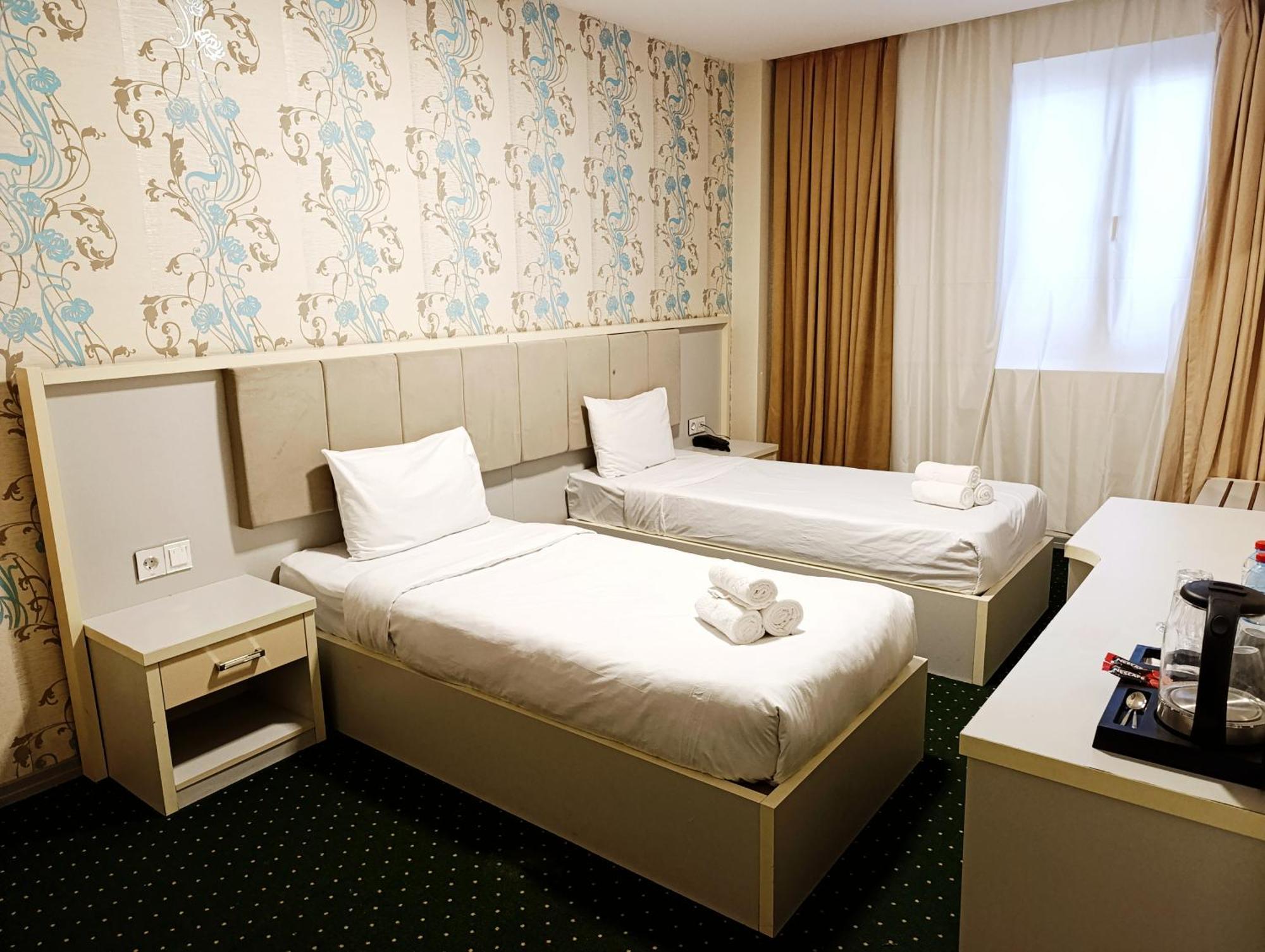 Alis Hotel Baky Esterno foto