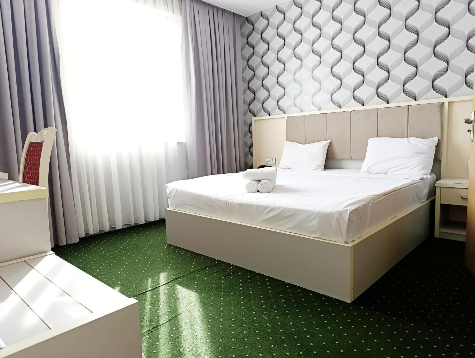 Alis Hotel Baky Esterno foto