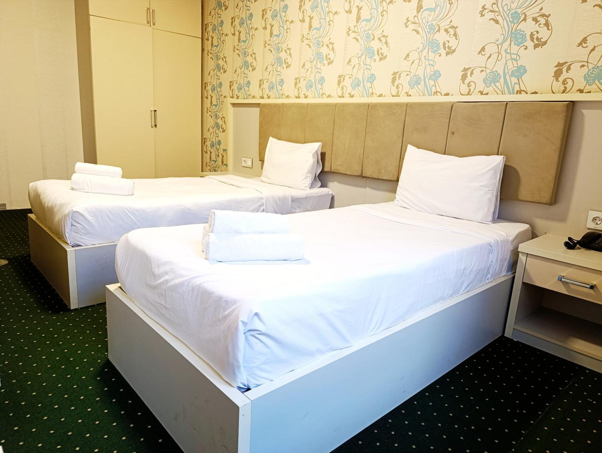 Alis Hotel Baky Esterno foto