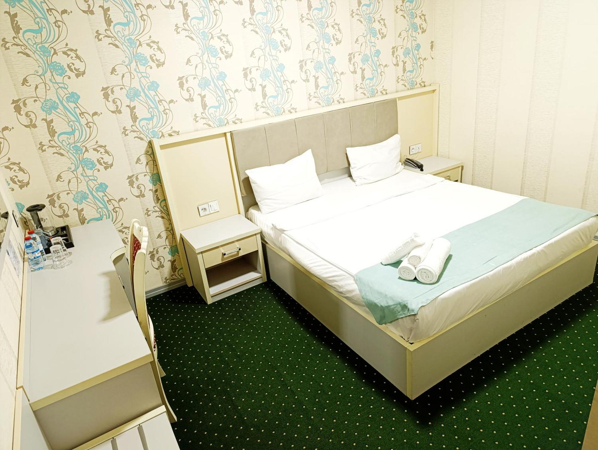 Alis Hotel Baky Esterno foto