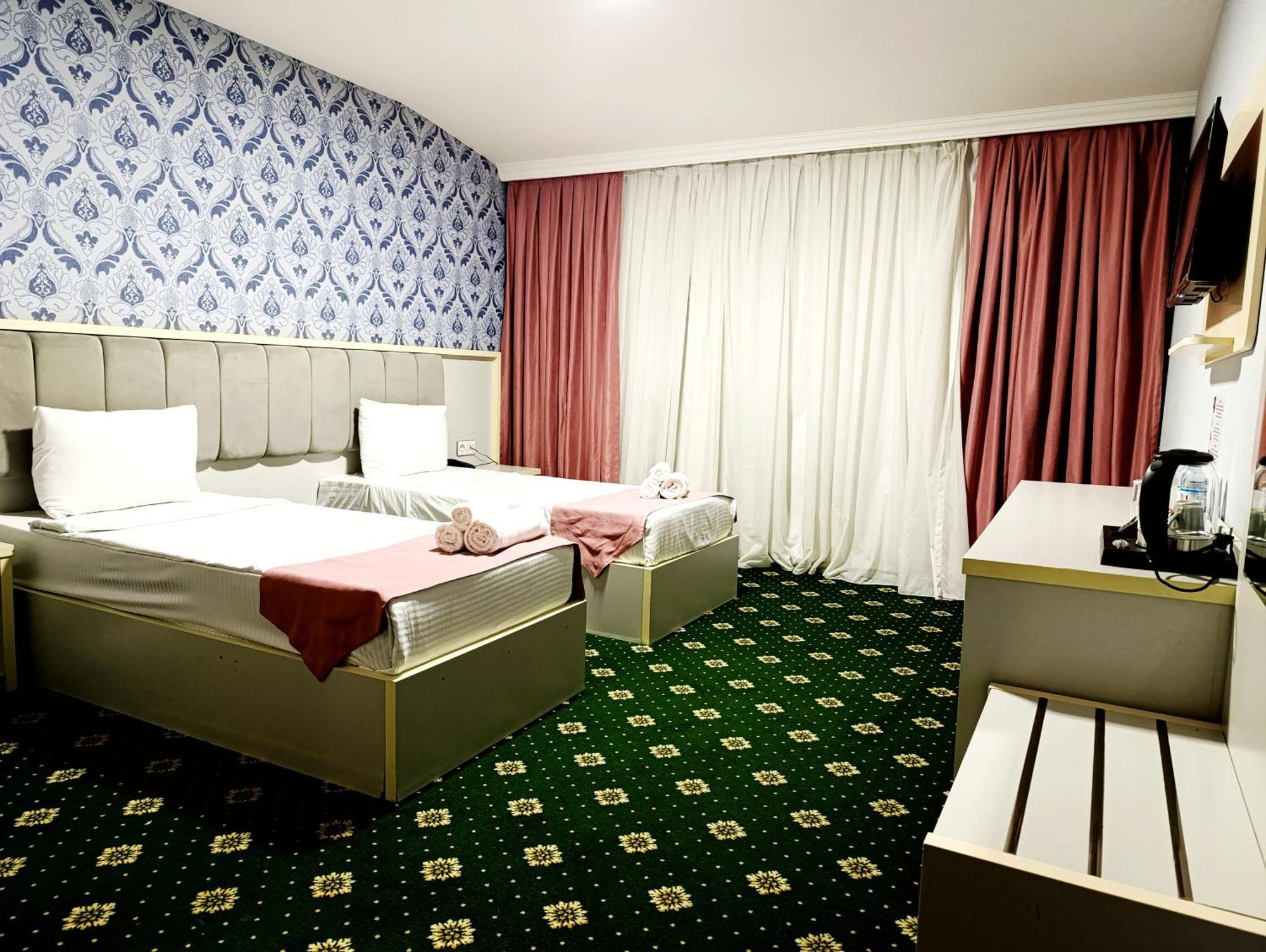 Alis Hotel Baky Esterno foto