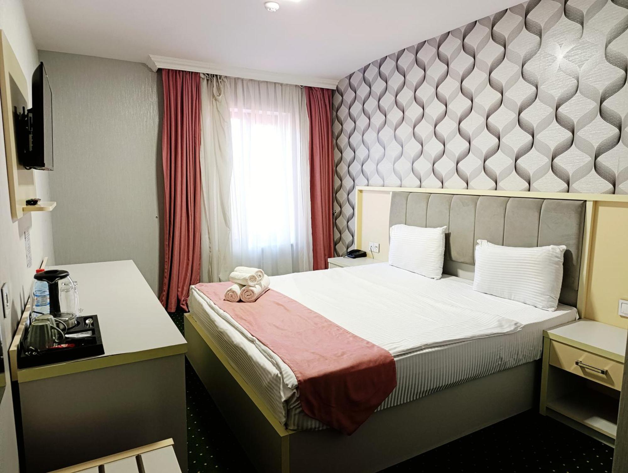 Alis Hotel Baky Esterno foto