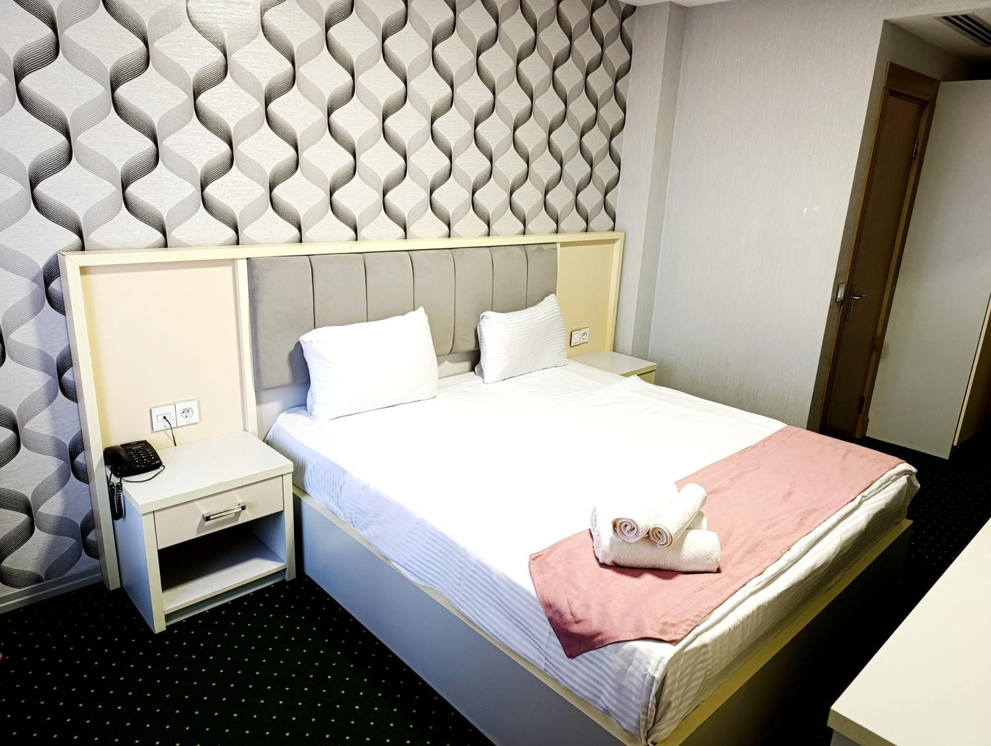 Alis Hotel Baky Esterno foto