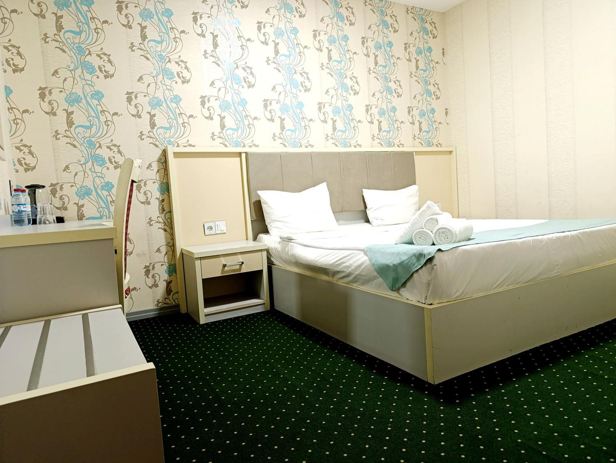 Alis Hotel Baky Esterno foto